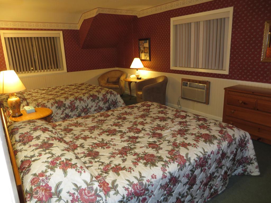 Travelers Inn Motel Eagle River Room photo